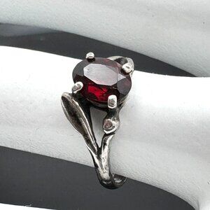 Vintage Sterling Silver Ring Oval Garnet Gemstone Nature Left Design Size 7.5